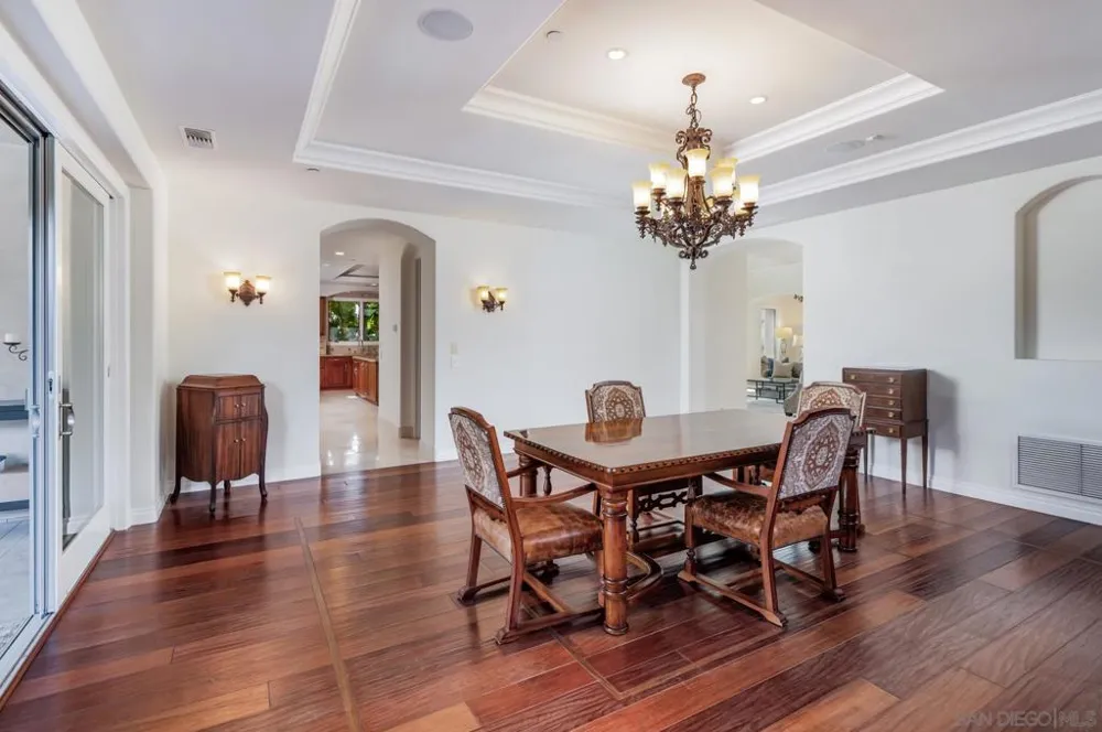 1299 Urania Ave Encinitas, CA 92024