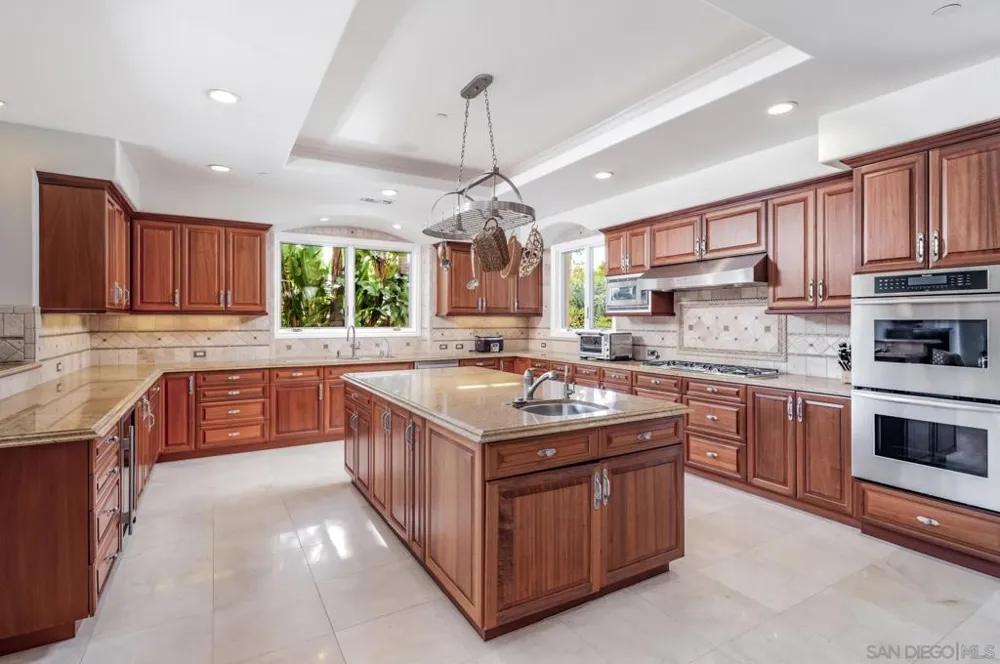 1299 Urania Ave Encinitas, CA 92024