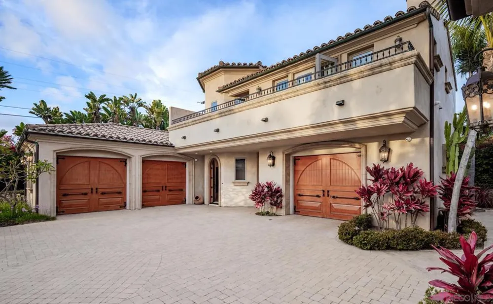 1299 Urania Ave Encinitas, CA 92024