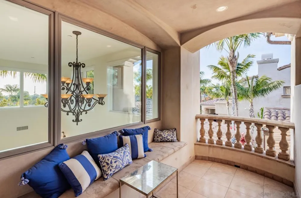1299 Urania Ave Encinitas, CA 92024