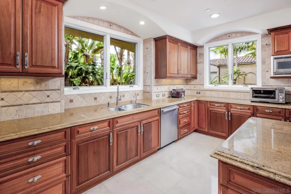 1299 Urania Ave Encinitas, CA 92024