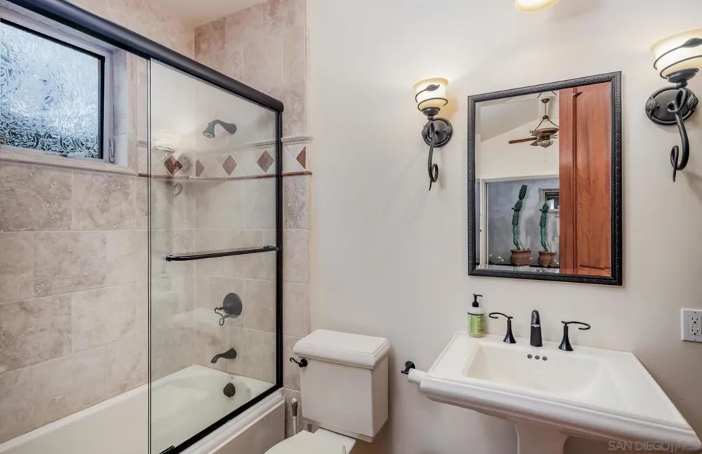 1299 Urania Ave Encinitas, CA 92024