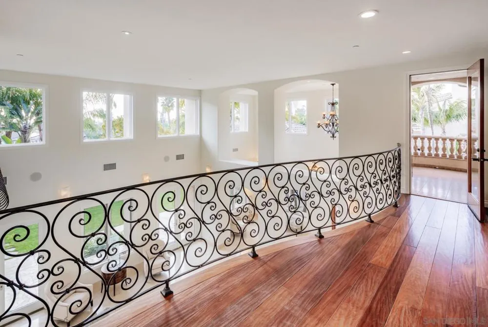 1299 Urania Ave Encinitas, CA 92024
