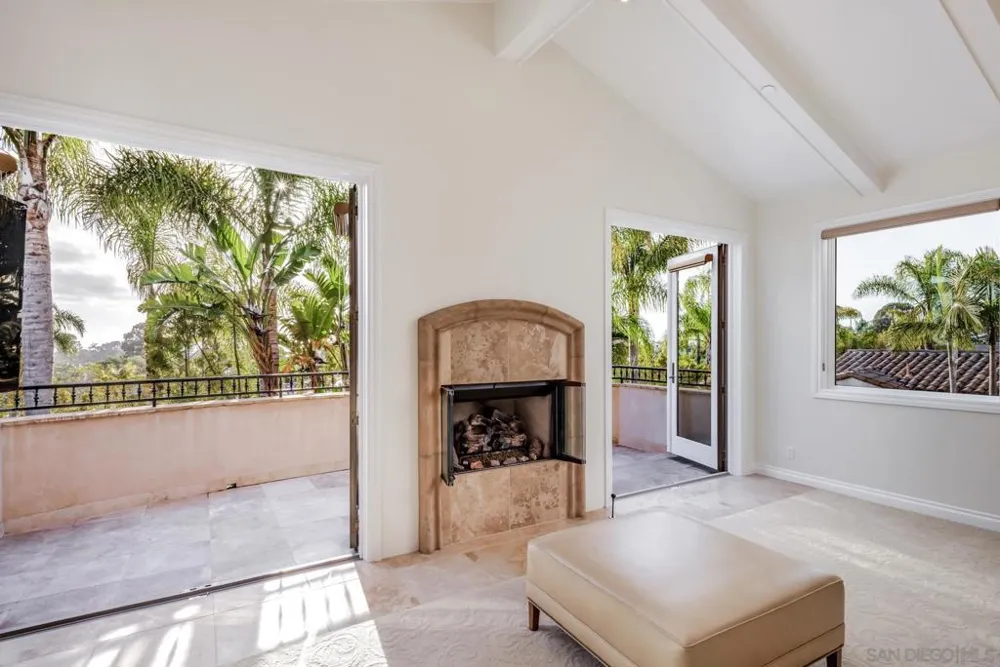 1299 Urania Ave Encinitas, CA 92024