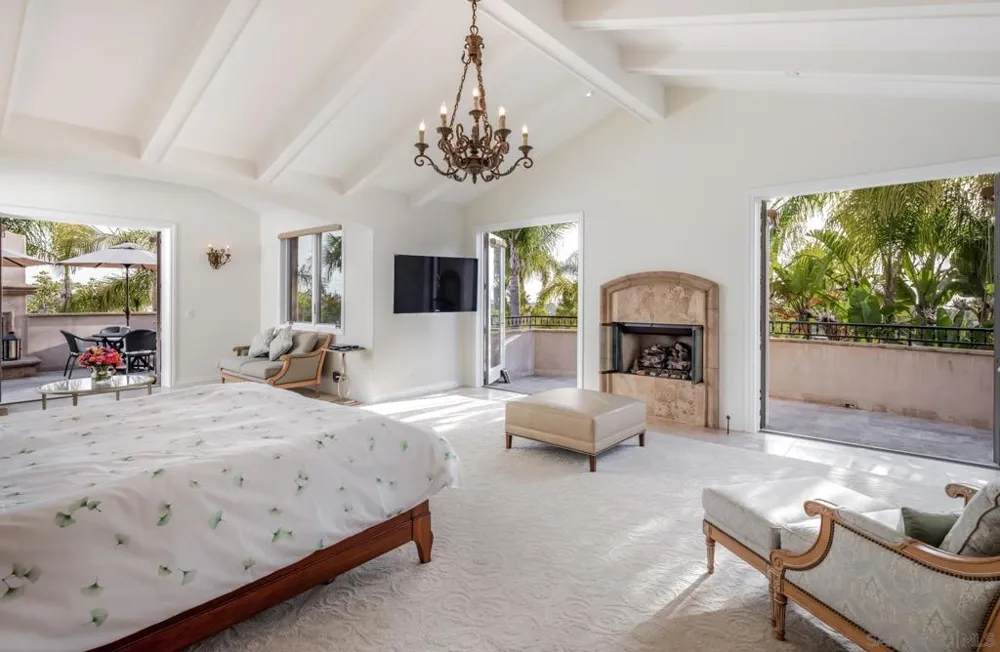 1299 Urania Ave Encinitas, CA 92024