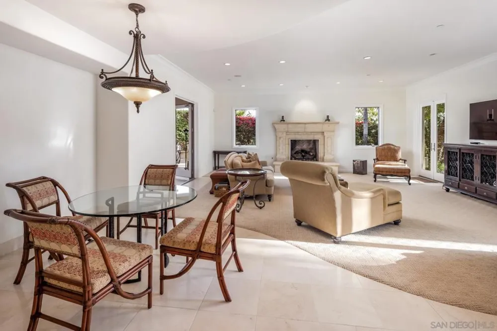 1299 Urania Ave Encinitas, CA 92024