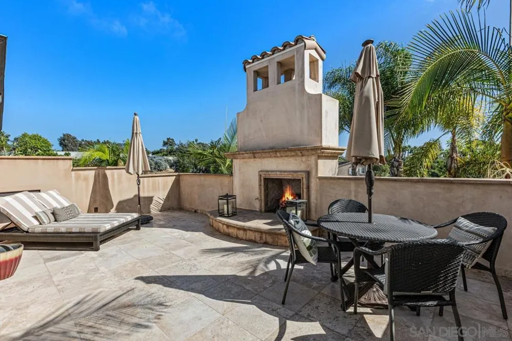 1299 Urania Ave Encinitas, CA 92024