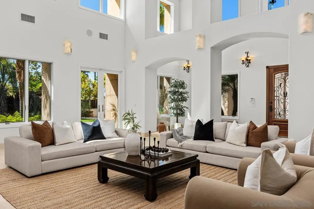 1299 Urania Ave Encinitas, CA 92024