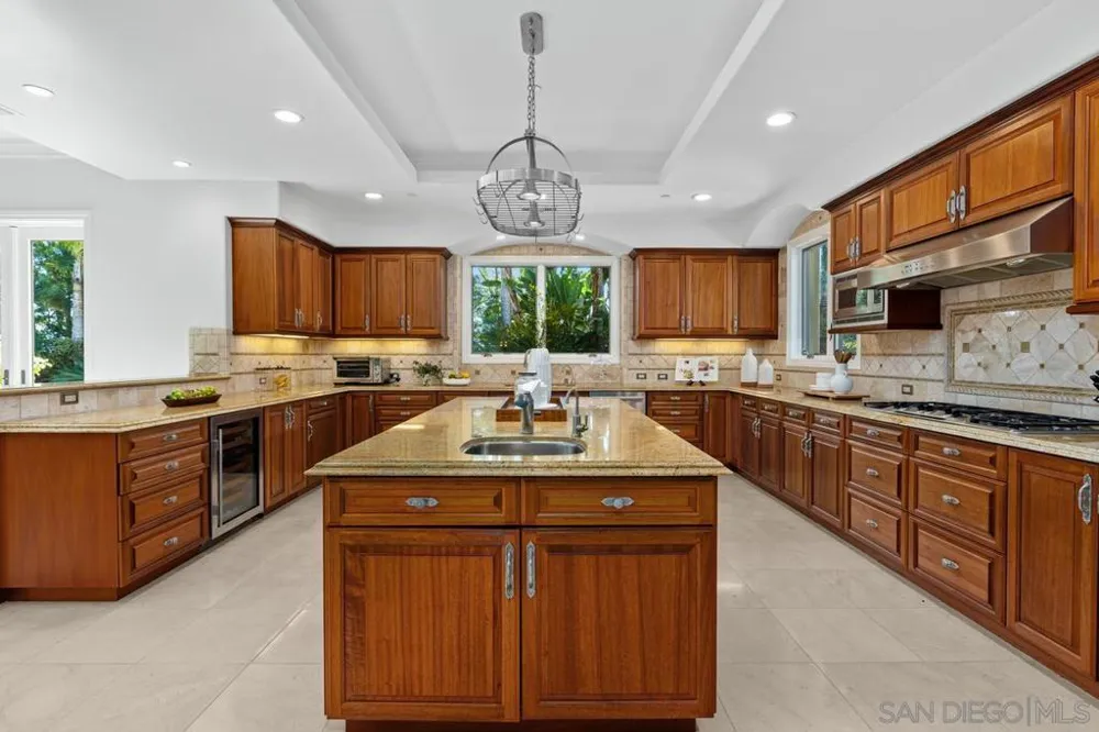 1299 Urania Ave Encinitas, CA 92024