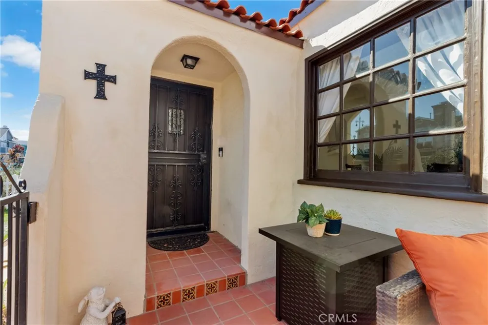 5945 East The Toledo Long Beach, CA 90803