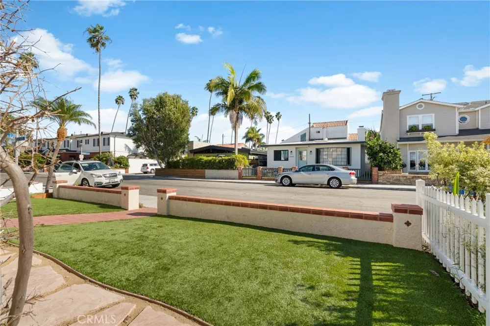 5945 East The Toledo Long Beach, CA 90803