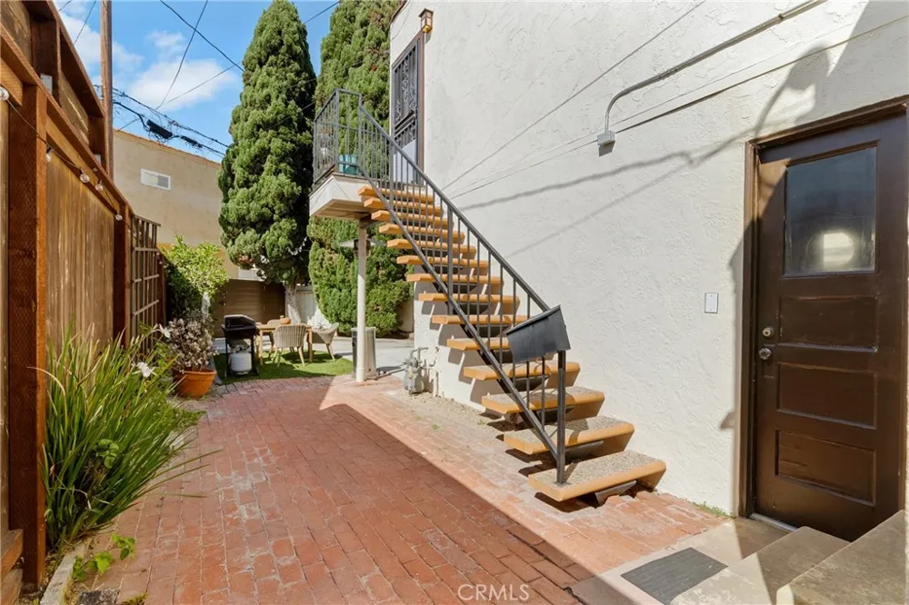 5945 East The Toledo Long Beach, CA 90803