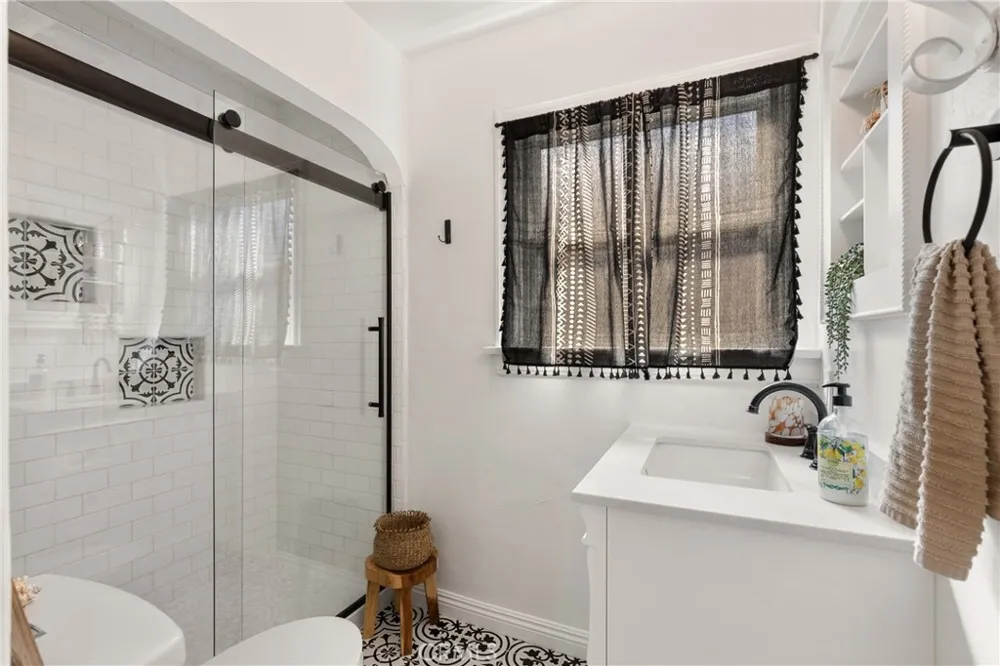5945 East The Toledo Long Beach, CA 90803