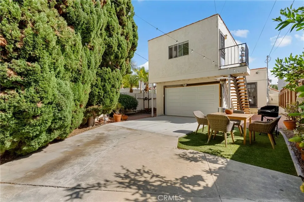 5945 East The Toledo Long Beach, CA 90803
