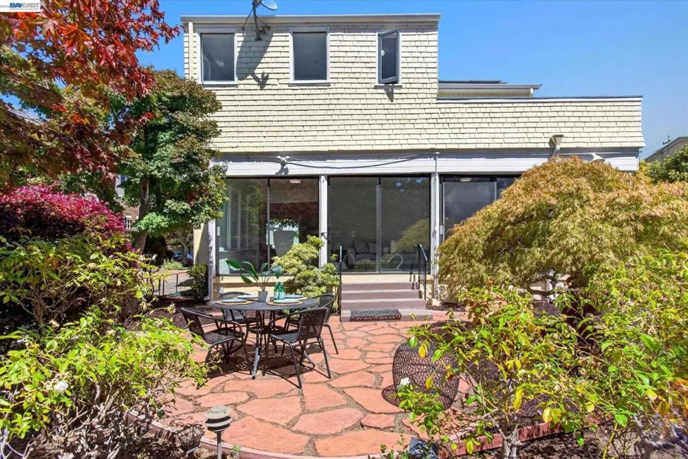 1616 DAYTON AVE Alameda, CA 94501