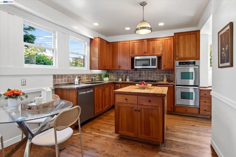 1616 DAYTON AVE Alameda, CA 94501