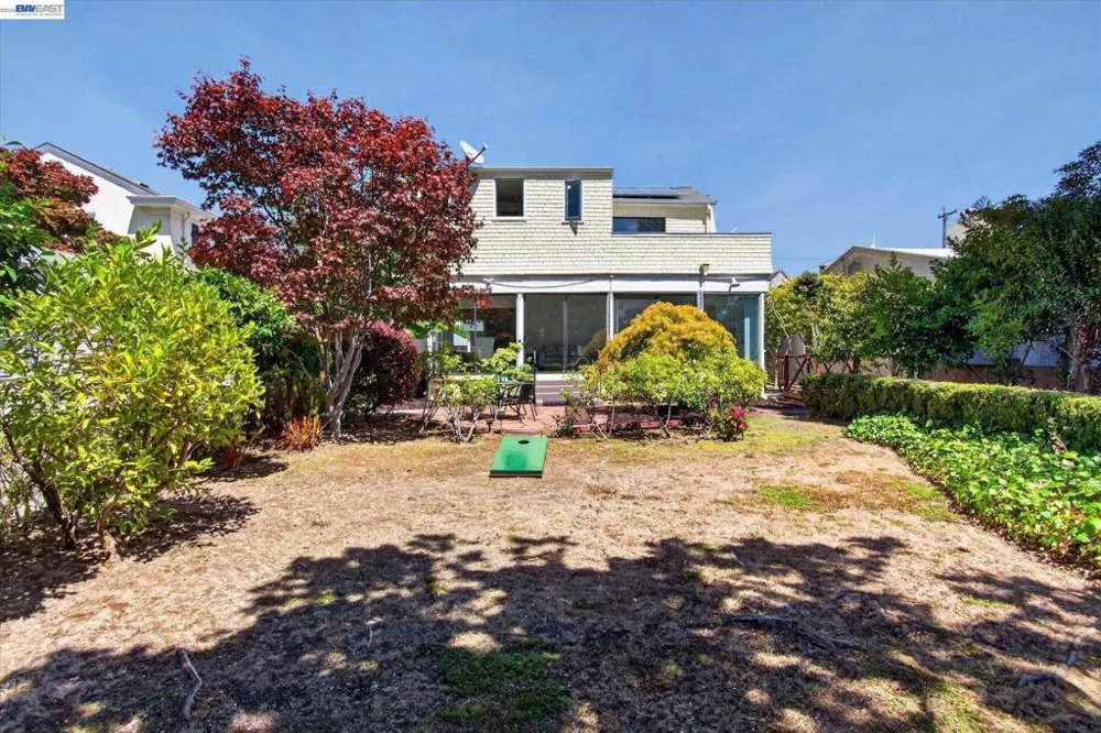 1616 DAYTON AVE Alameda, CA 94501