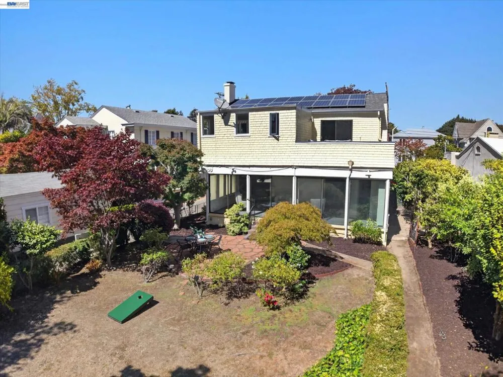 1616 DAYTON AVE Alameda, CA 94501