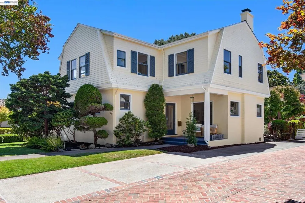 1616 DAYTON AVE Alameda, CA 94501