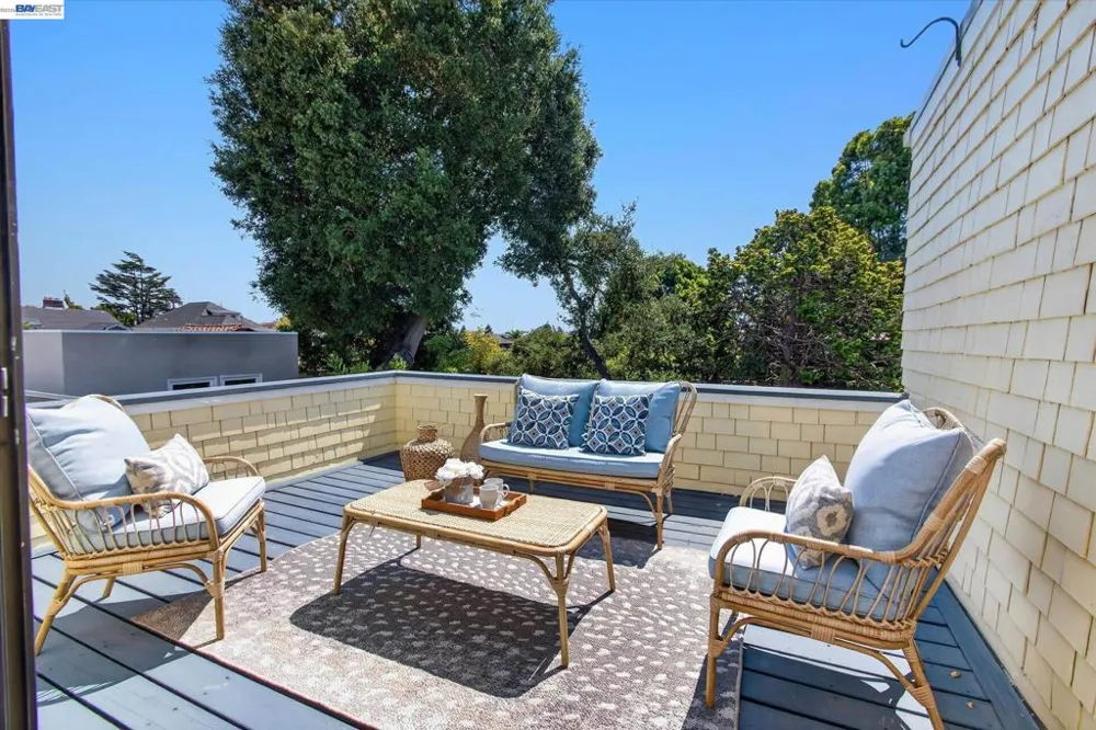 1616 DAYTON AVE Alameda, CA 94501