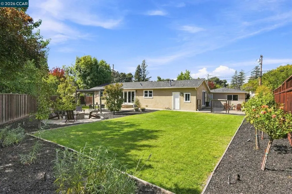 100 Pleasant Valley Dr Walnut Creek, CA 94597