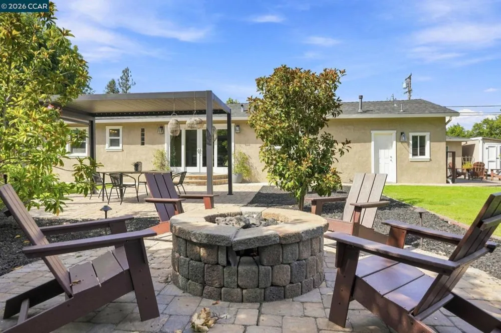 100 Pleasant Valley Dr Walnut Creek, CA 94597