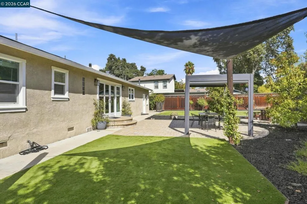 100 Pleasant Valley Dr Walnut Creek, CA 94597