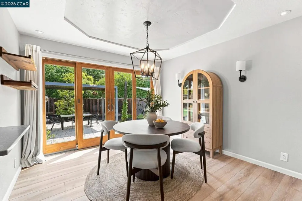 100 Pleasant Valley Dr Walnut Creek, CA 94597