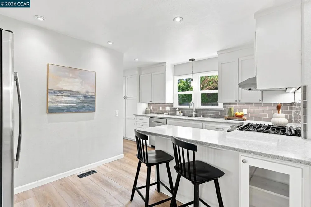 100 Pleasant Valley Dr Walnut Creek, CA 94597
