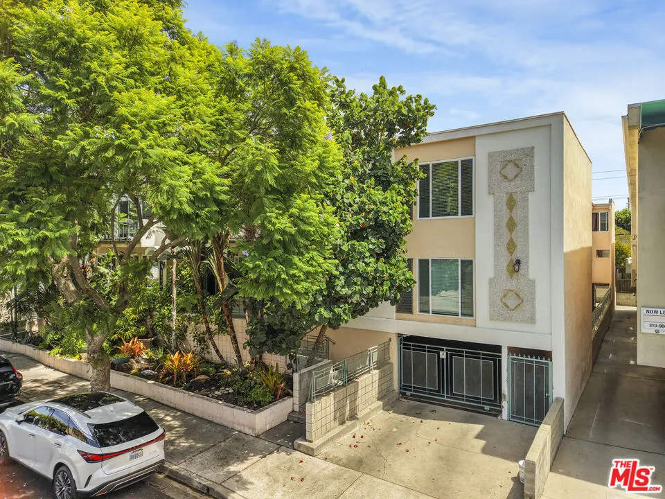 944 Orange Grove Avenue West Hollywood, CA 90046