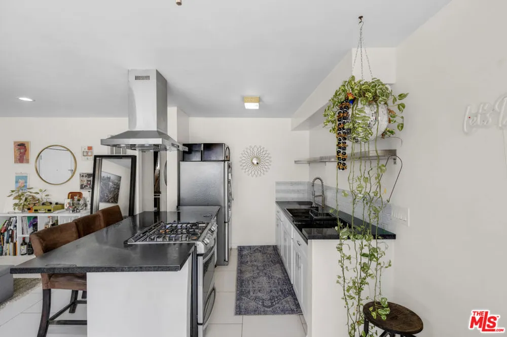 944 Orange Grove Avenue West Hollywood, CA 90046