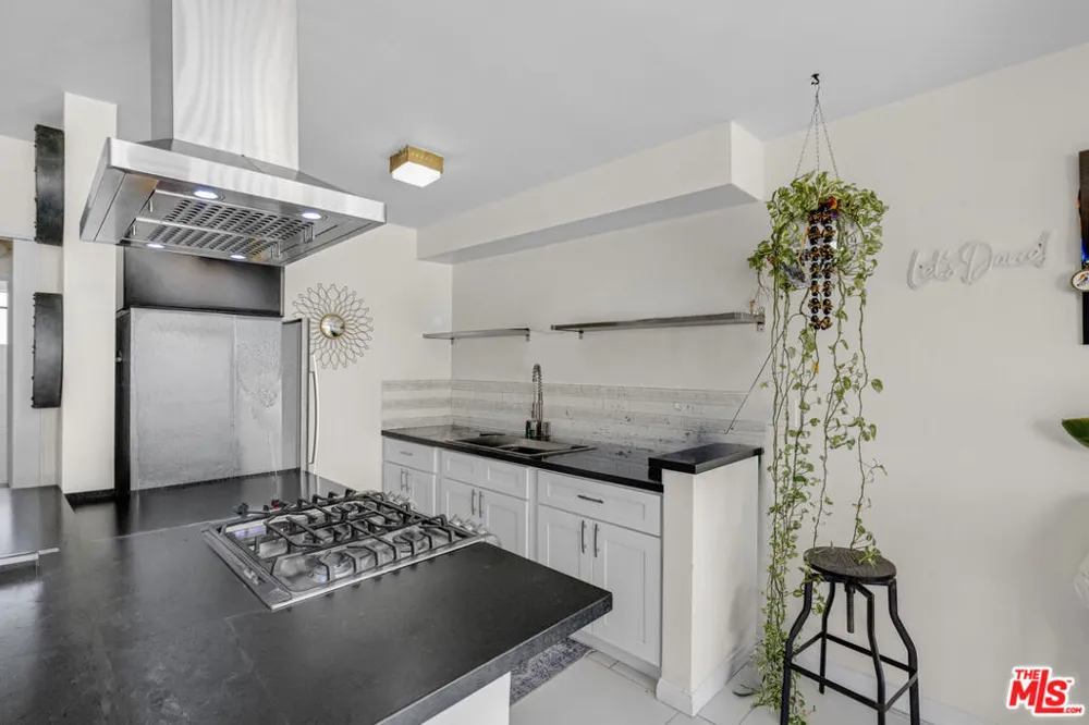 944 Orange Grove Avenue West Hollywood, CA 90046