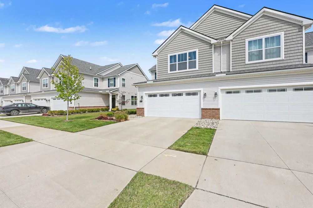 2401 Salt Springs Drive Saline, MI 48176