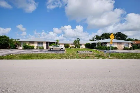 4104 SE 12th Place