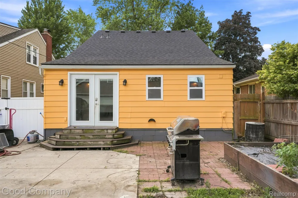 412 Chippewa Street Clawson City, MI 48017