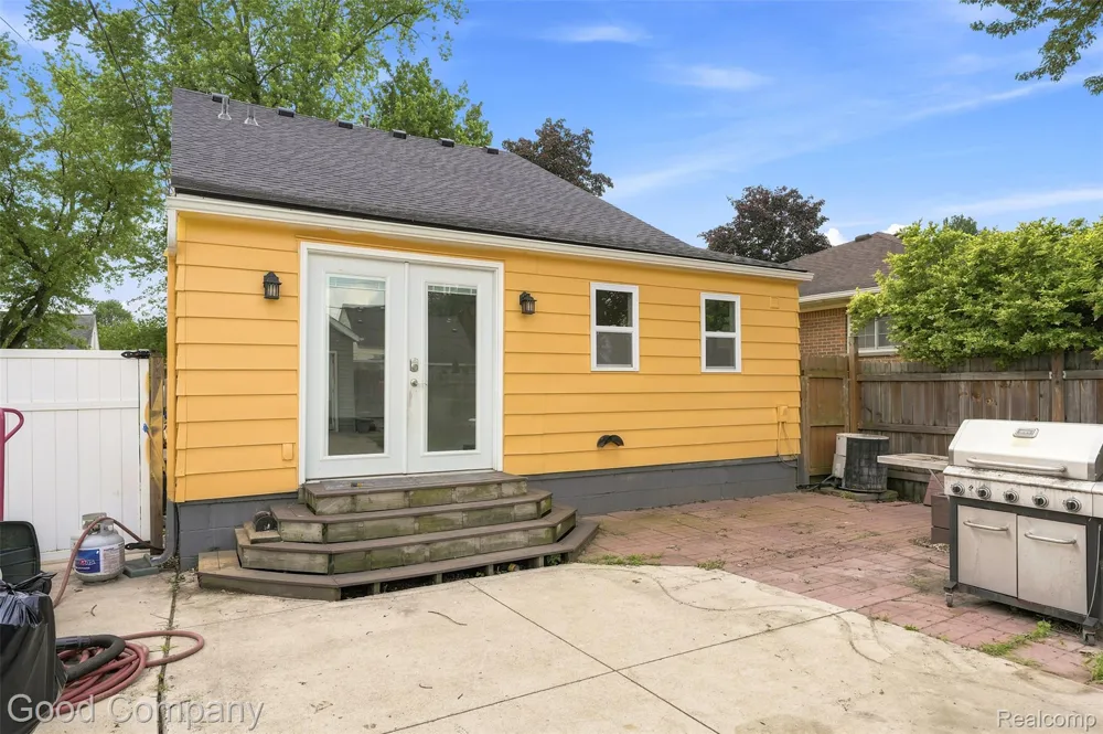 412 Chippewa Street Clawson City, MI 48017