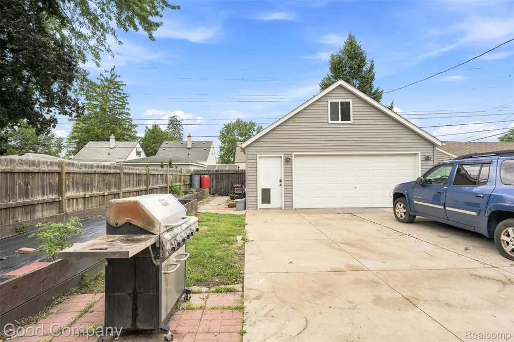 412 Chippewa Street Clawson City, MI 48017