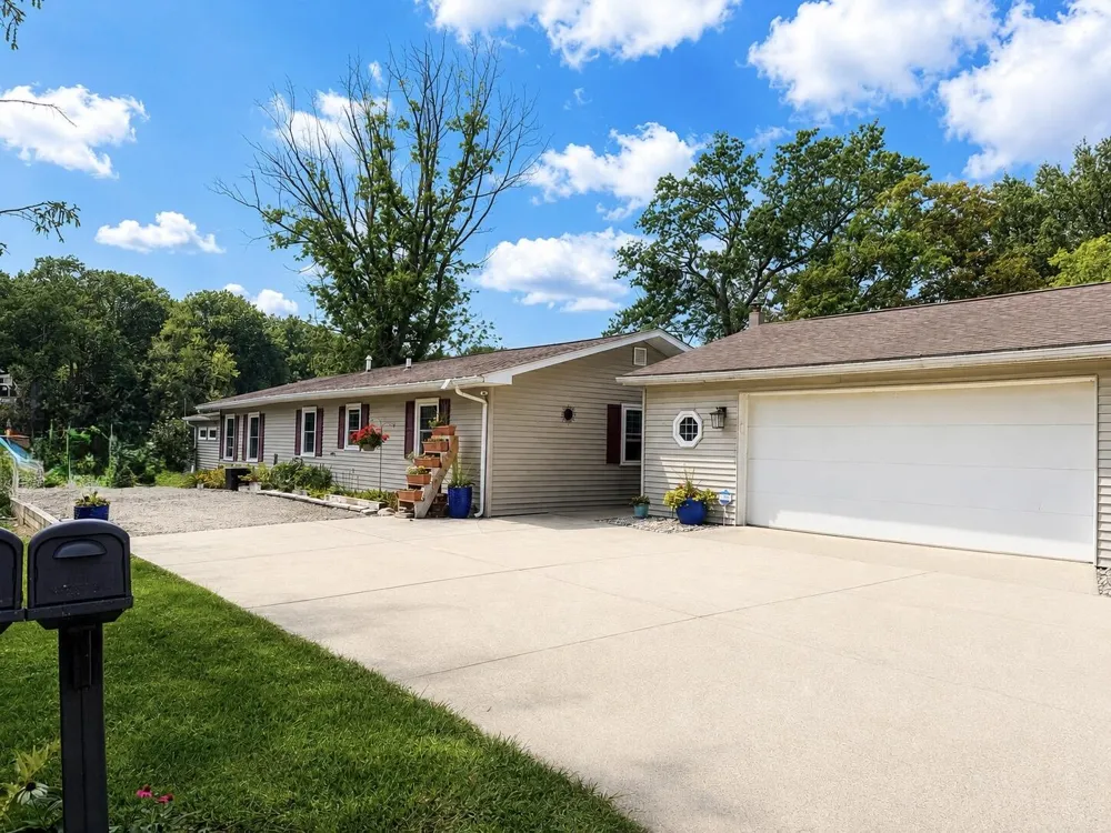 11603 Spring Point Drive Prairieville Township, MI 49080