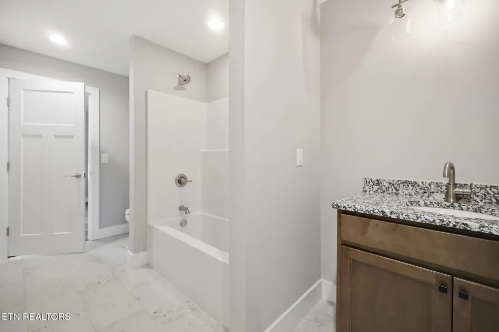 7618 Drake Lane Knoxville, TN 37924