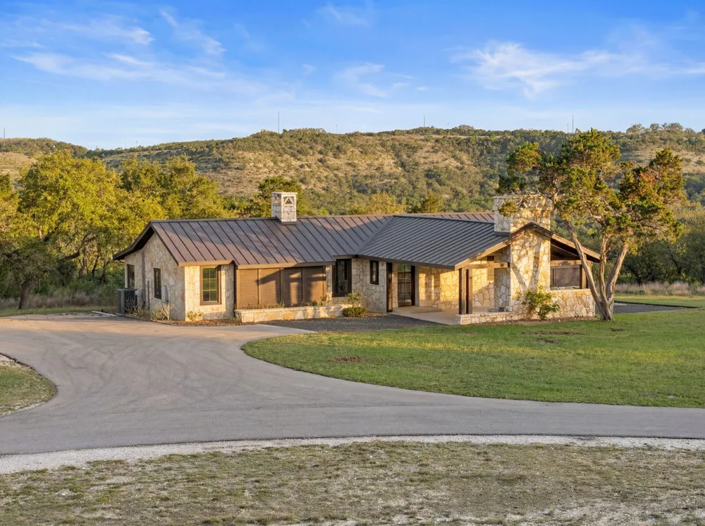 669 El Rancho Cima Fischer, TX 78623
