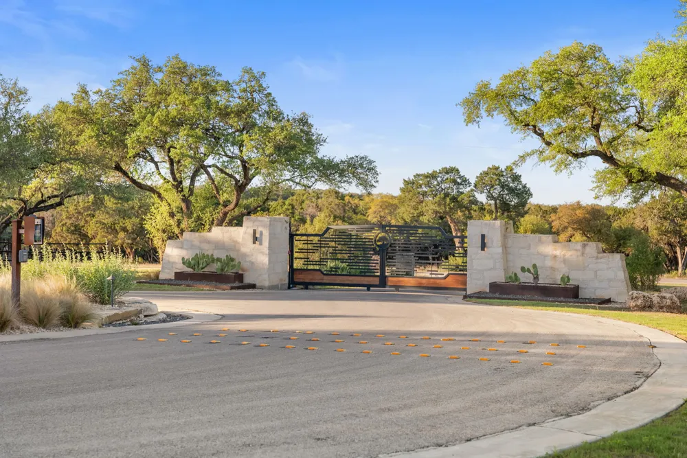 669 El Rancho Cima Fischer, TX 78623