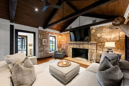 669 El Rancho Cima Fischer, TX 78623
