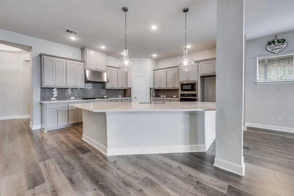 2615 High Bluff Drive Mansfield, TX 76063