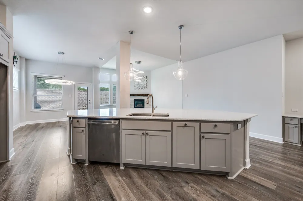 2615 High Bluff Drive Mansfield, TX 76063