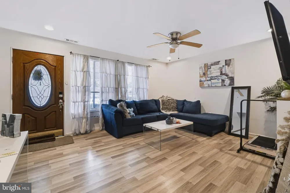 714 E ELM AVENUE Lindenwold, NJ 08021