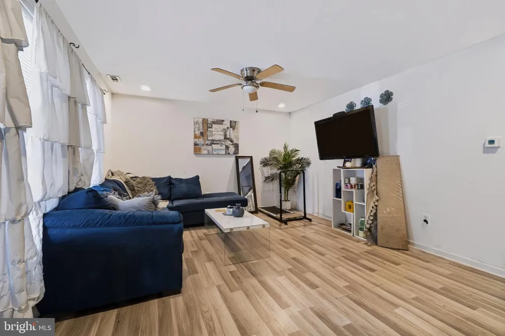 714 E ELM AVENUE Lindenwold, NJ 08021