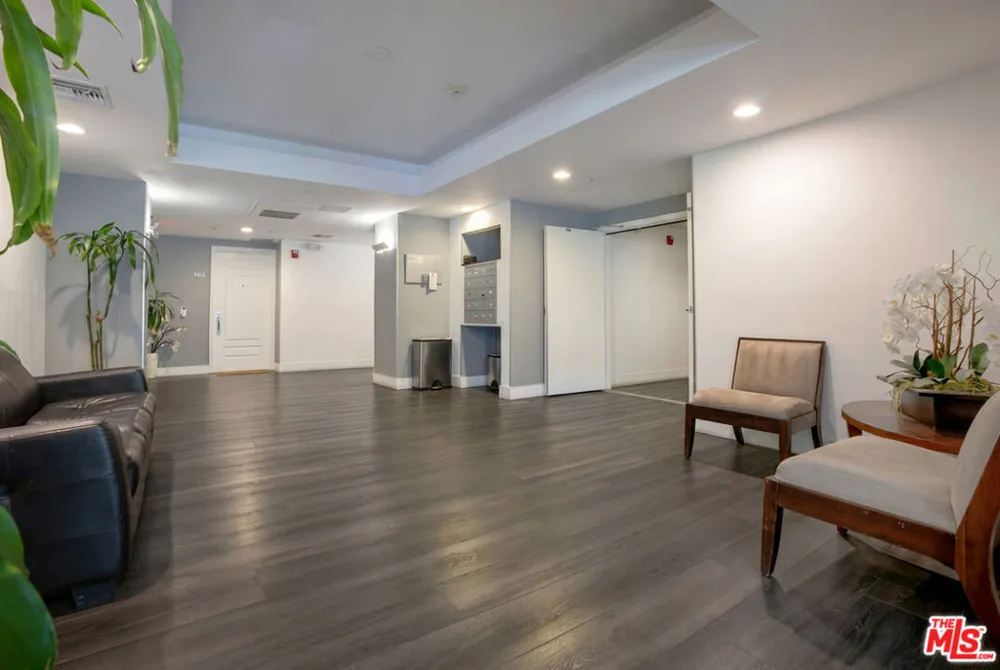 1430 S Beverly Glen Boulevard #303 Los Angeles, CA 90024