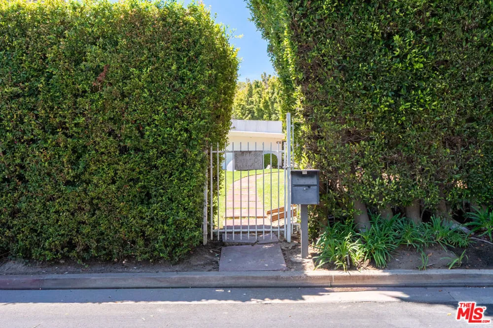 401 Cliffwood Avenue Los Angeles, CA 90049