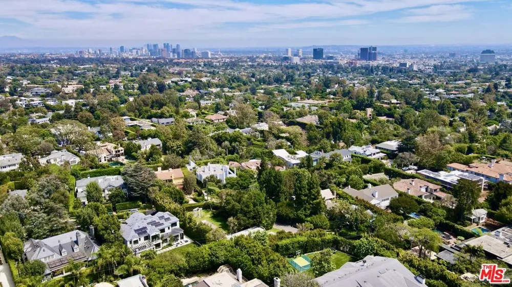 401 Cliffwood Avenue Los Angeles, CA 90049