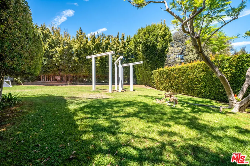 401 Cliffwood Avenue Los Angeles, CA 90049